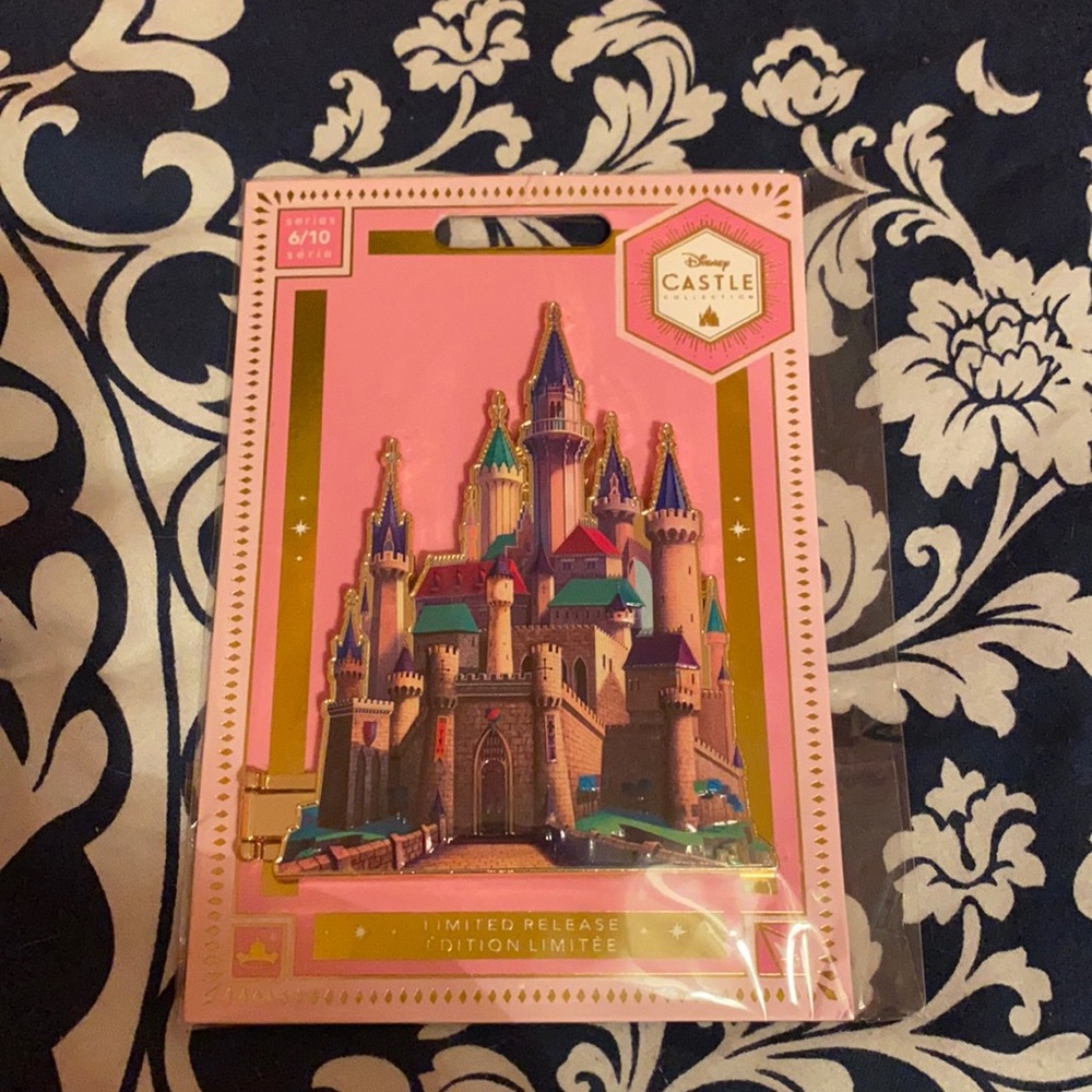 Disney Castle Collection SleepingBeauty Castle Pin